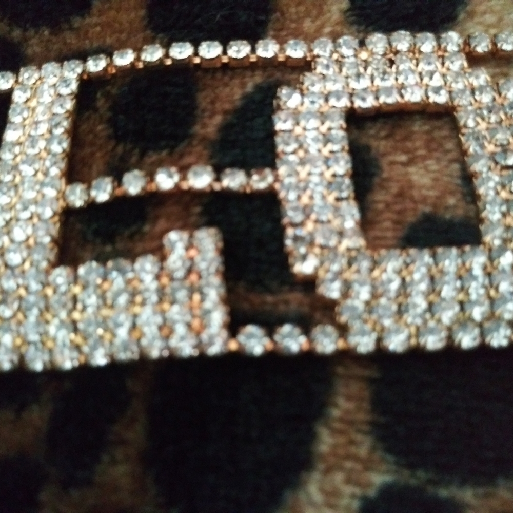LOVE Chocker - Picture 2 of 5